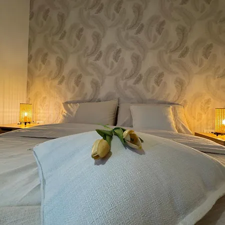 Panoramic Hill House - With Free Parking Apartment